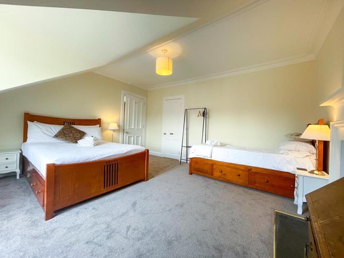 Remarkable 5Br Townhouse With Garden, Sleeps 12 เอดินบะระ ภายนอก รูปภาพ