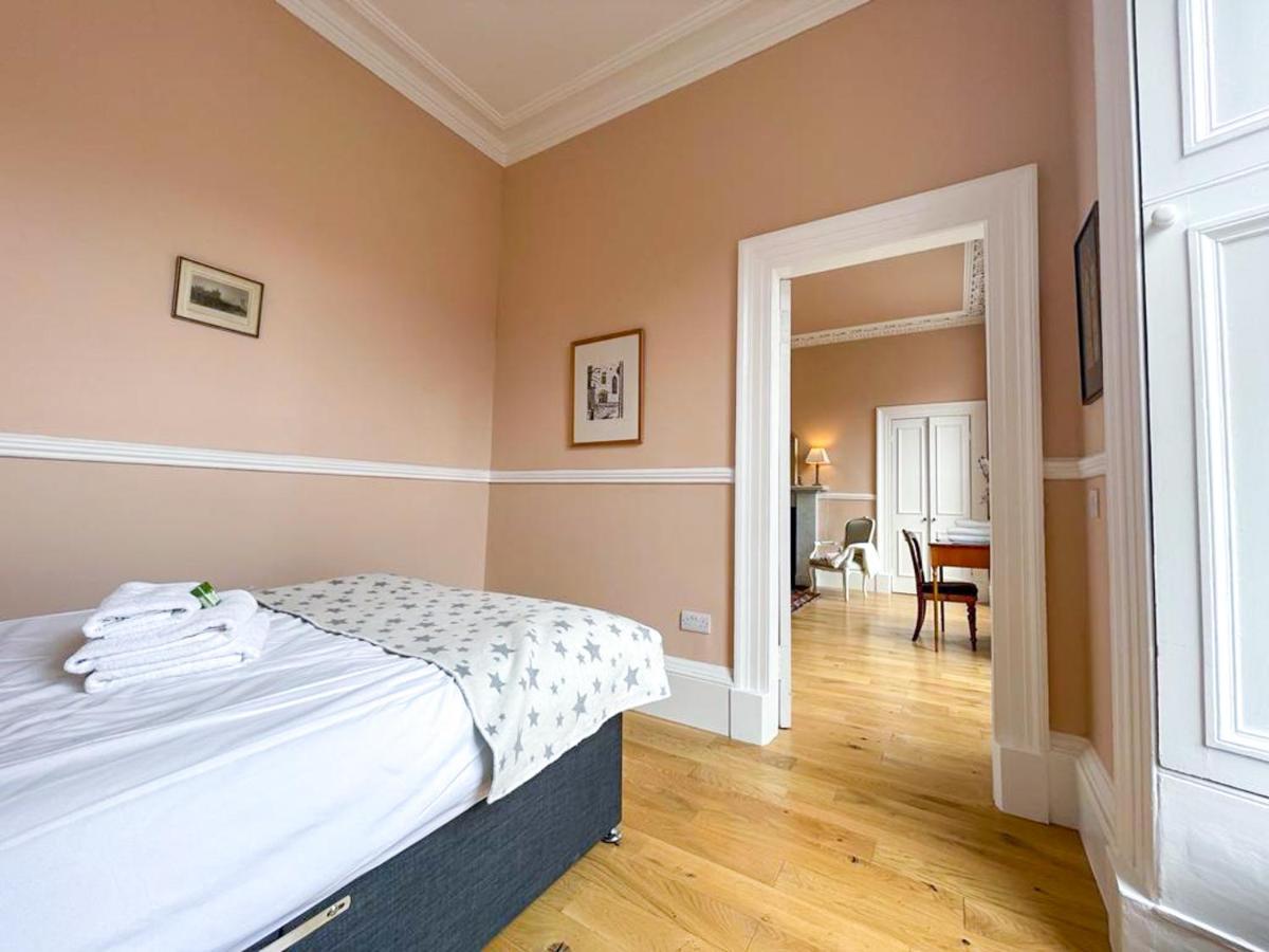 Remarkable 5Br Townhouse With Garden, Sleeps 12 เอดินบะระ ภายนอก รูปภาพ