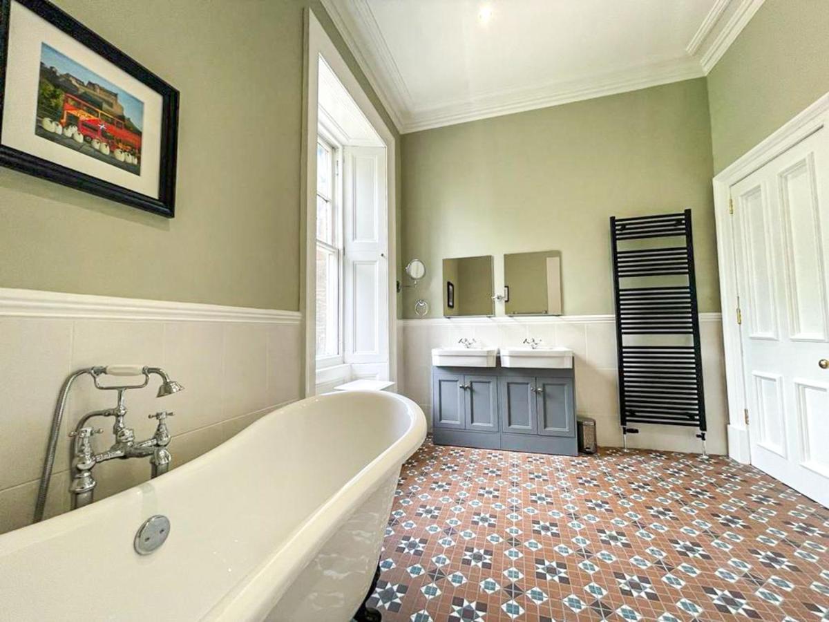 Remarkable 5Br Townhouse With Garden, Sleeps 12 เอดินบะระ ภายนอก รูปภาพ